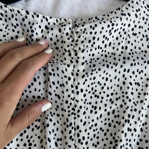 ❌❌SOLD❌❌Black & White Romper - Picture 6 of 7